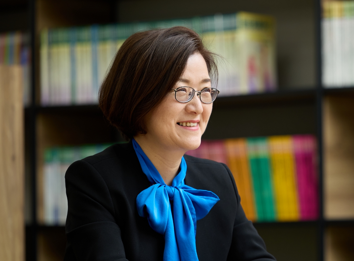 教育分野担当教授 西尾 亜希子
