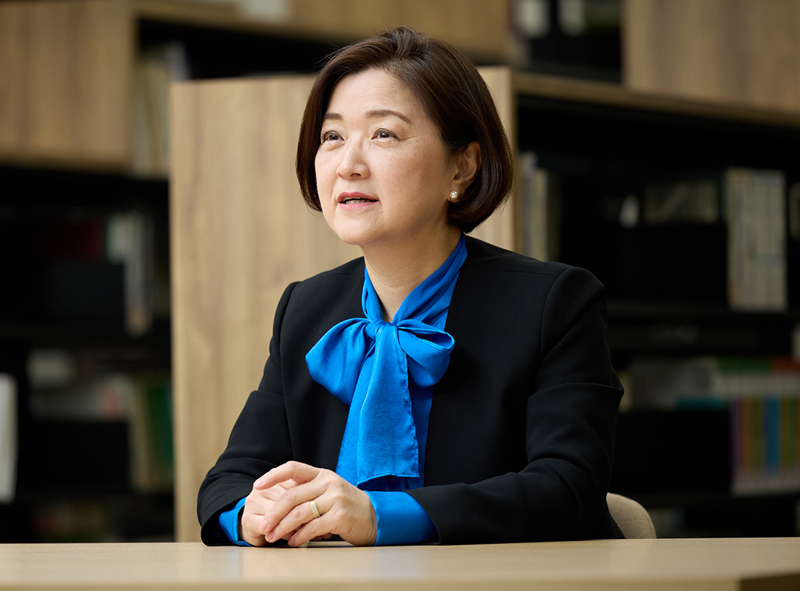 教育分野担当教授 西尾 亜希子